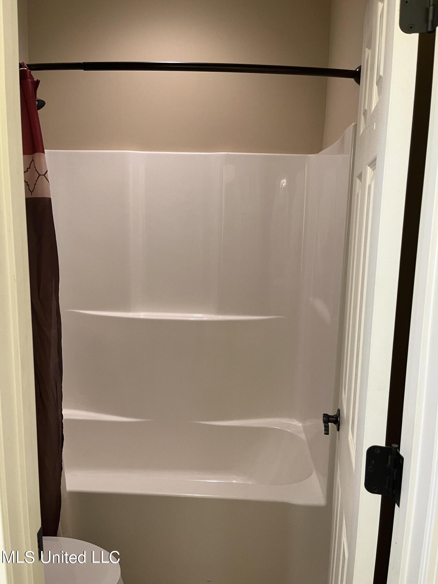 178 Joiner Road Batesville, MS 38606 - Photo 24 of 38 Hallbath pic 2
