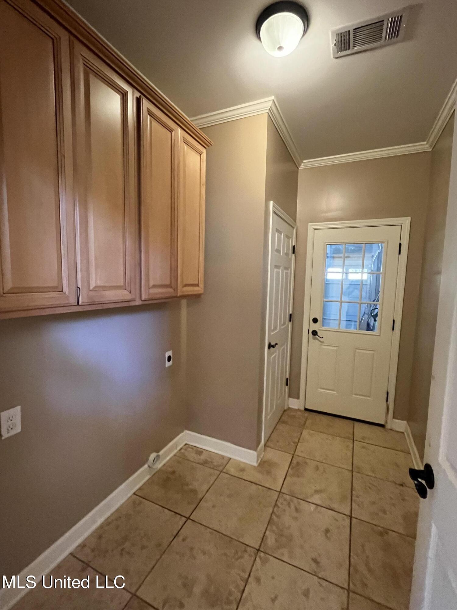 178 Joiner Road Batesville, MS 38606 - Photo 25 of 38 Laundry room