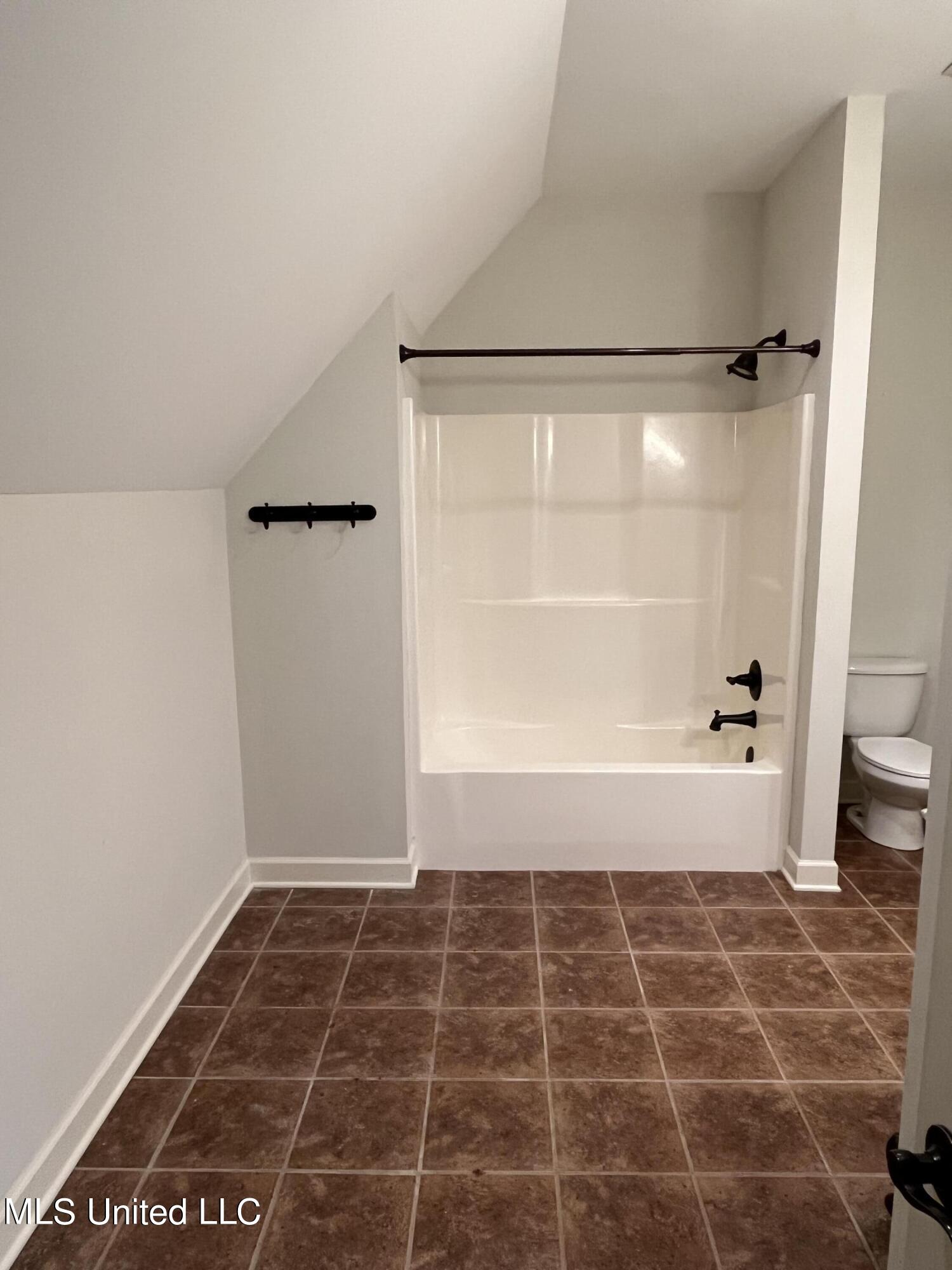 178 Joiner Road Batesville, MS 38606 - Photo 29 of 38 Bathroom 3 pic1