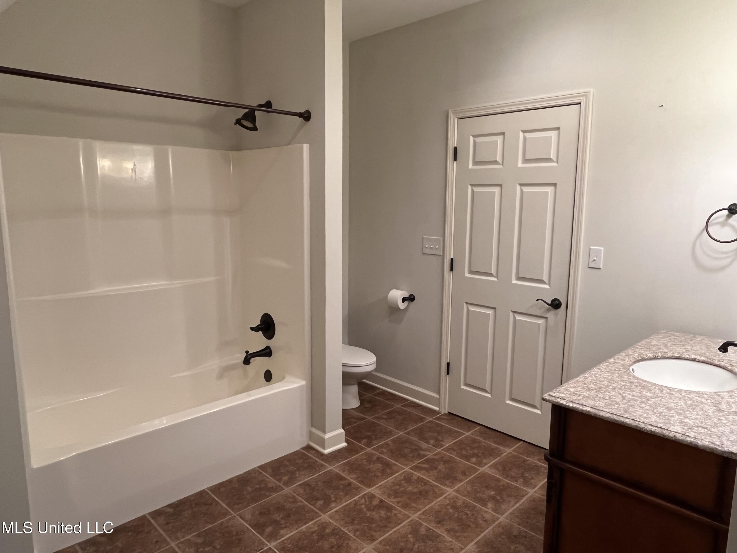 178 Joiner Road Batesville, MS 38606 - Photo 30 of 38 Bathroom 3 pic 2