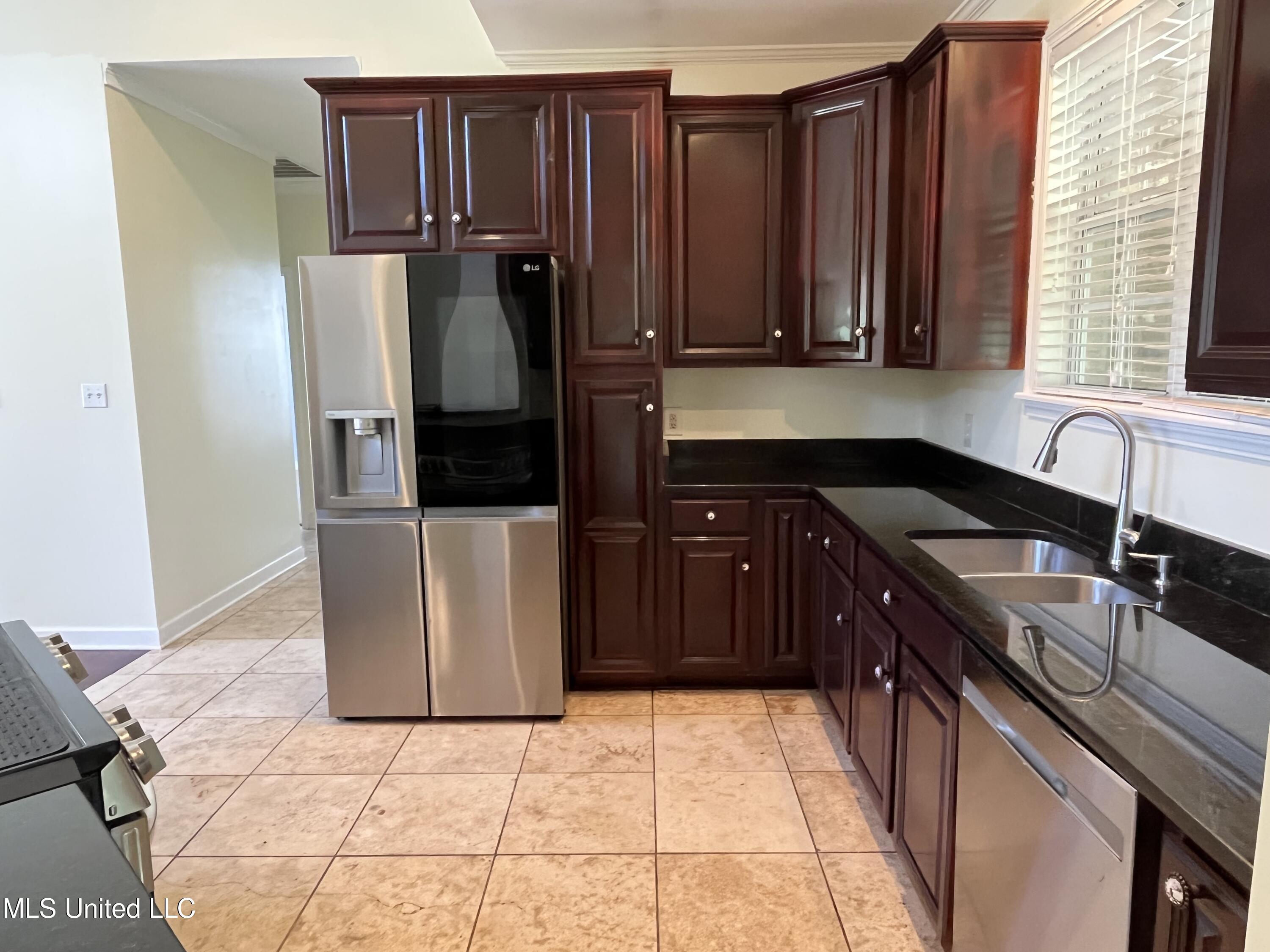 178 Joiner Road Batesville, MS 38606 - Photo 3 of 38 Kitchen pic1