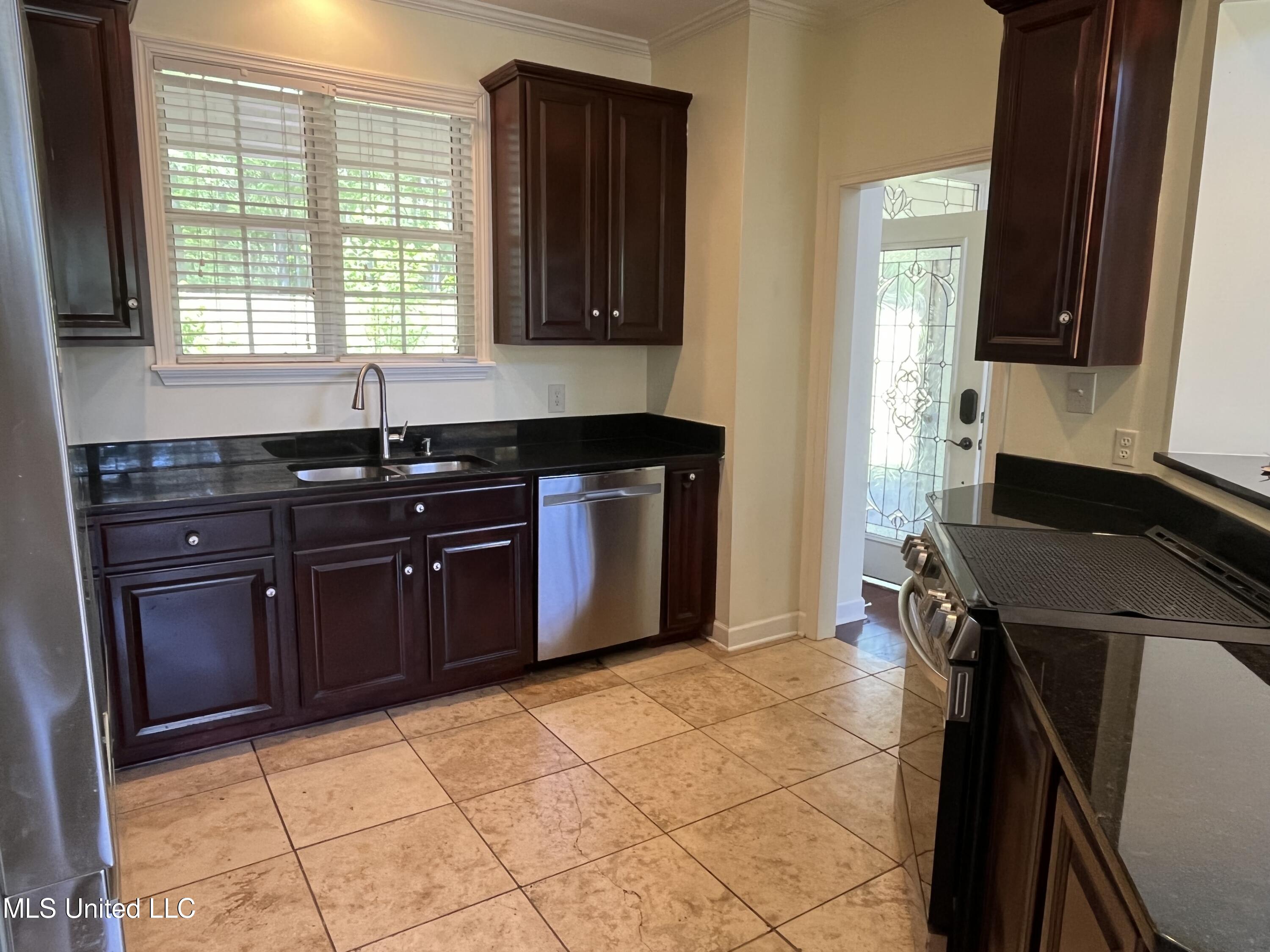 178 Joiner Road Batesville, MS 38606 - Photo 4 of 38 Kitchen Pic 2