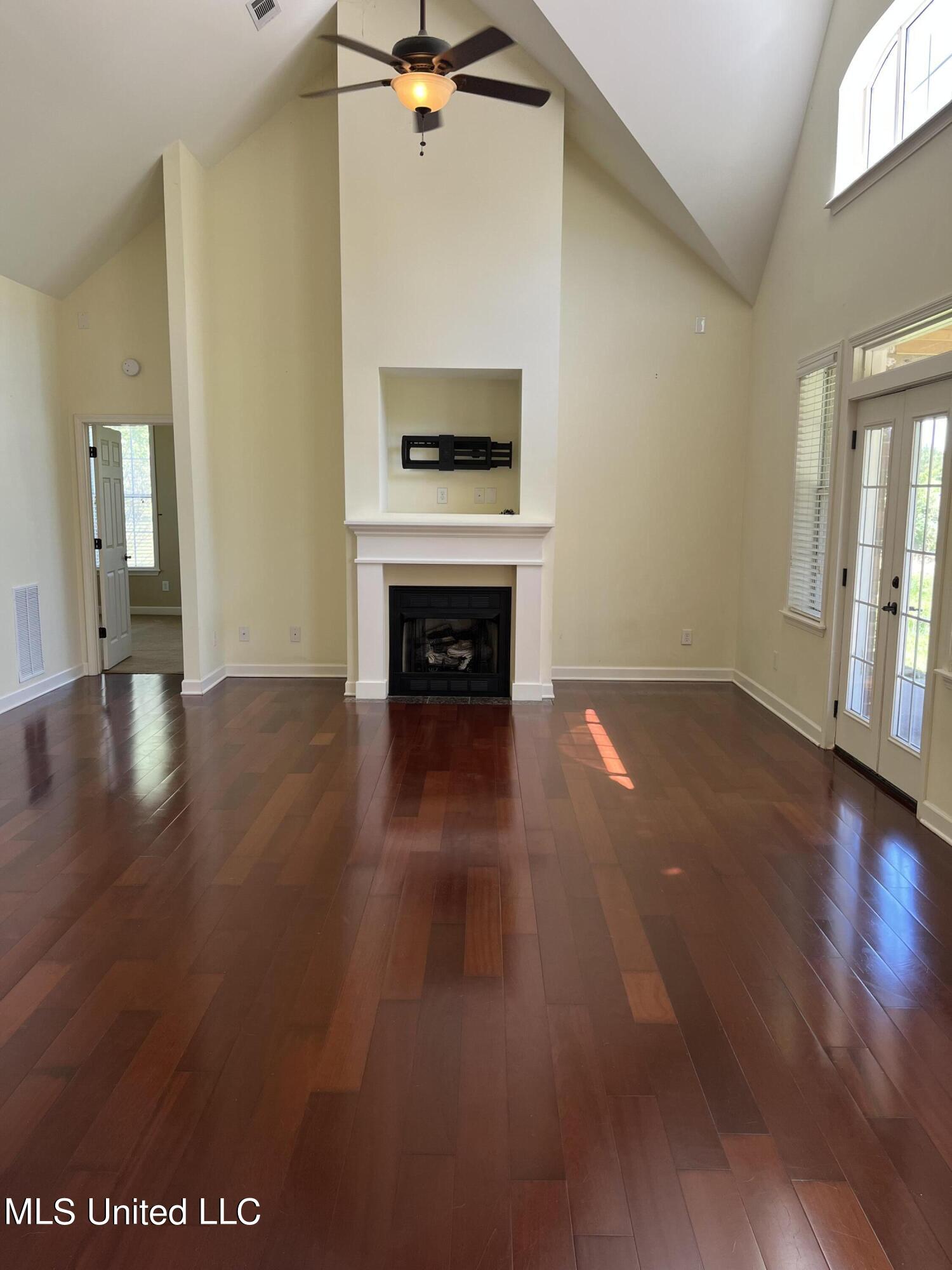178 Joiner Road Batesville, MS 38606 - Photo 9 of 38 Living room
