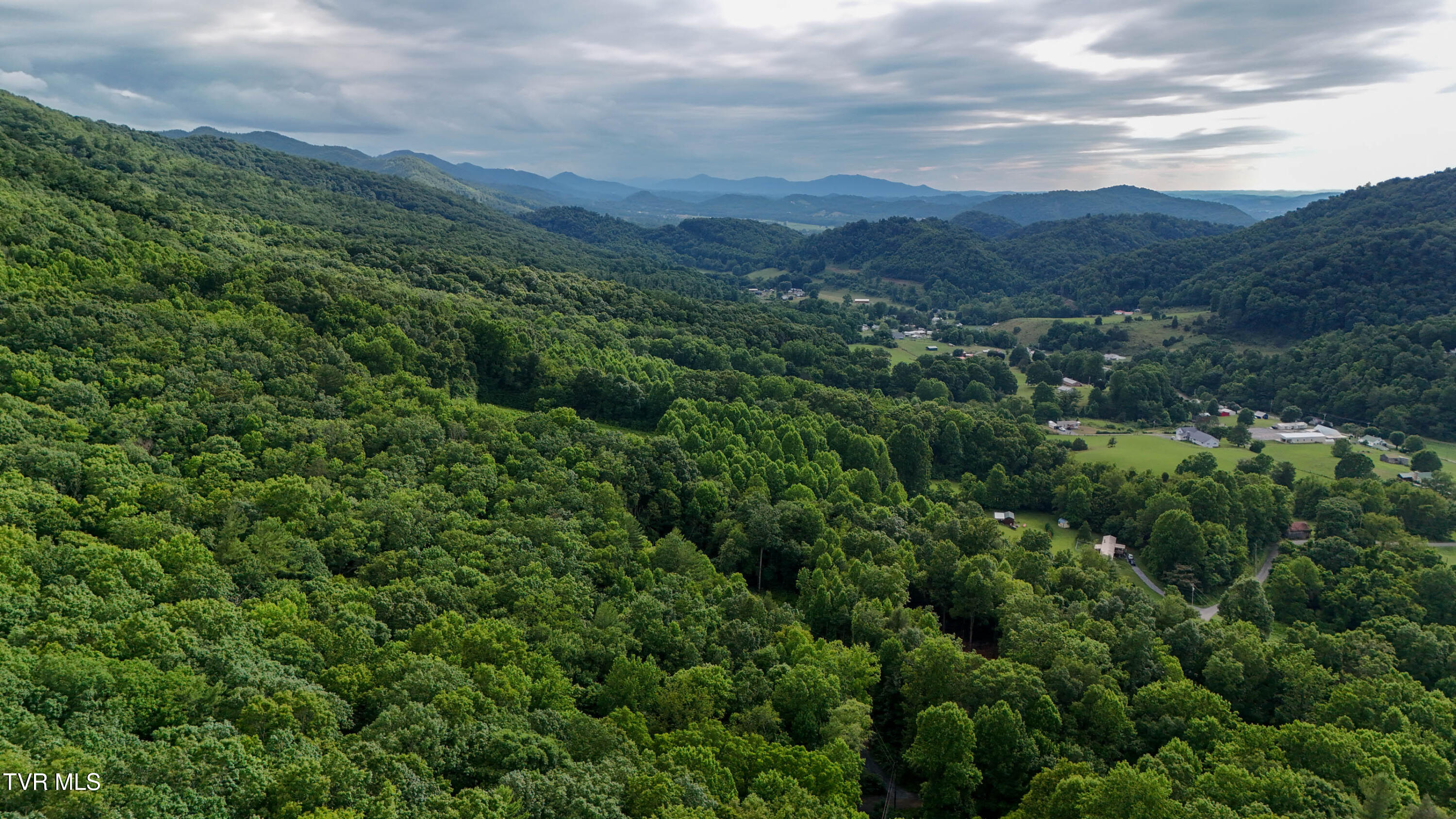 180 Bill Nave Loop, Unit 6 Elizabethton, TN 37643 - Photo 20 of 21 19-print-180 Bill Nave Loop Drone JF-20
