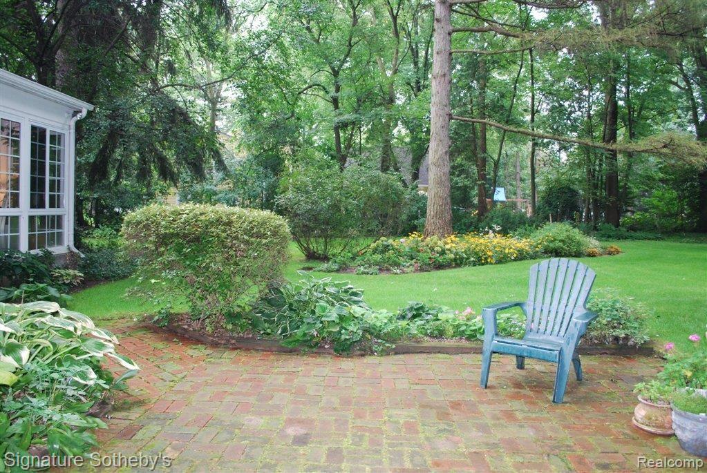 19661 Beverly Road Franklin, MI 48025 - Photo 32 of 36 Paver Patio.JPG