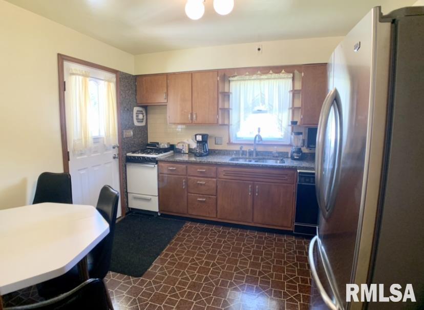 2380 East Converse Street Springfield, IL 62702 - Photo 4 of 11