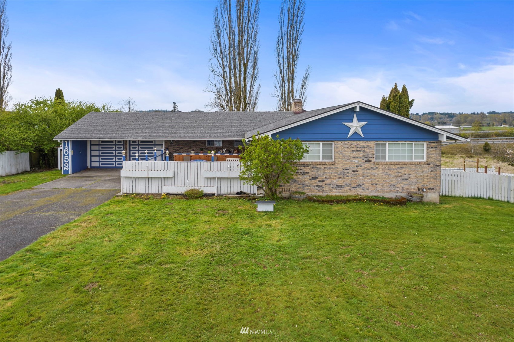 1652 Bishop Road Chehalis, WA 98532 - Photo 1 of 31 a front view of a house with a garden