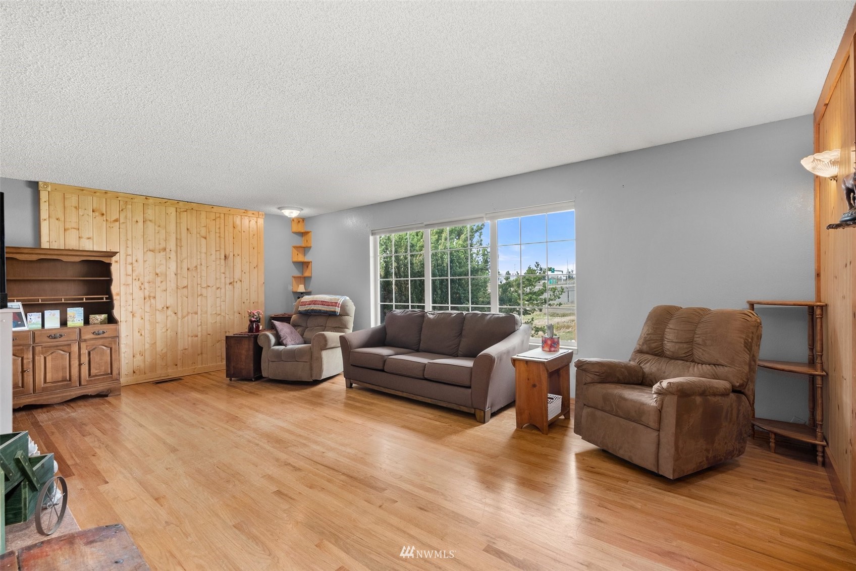 1652 Bishop Road Chehalis, WA 98532 - Photo 7 of 31 a living room with furniture and a flat screen tv