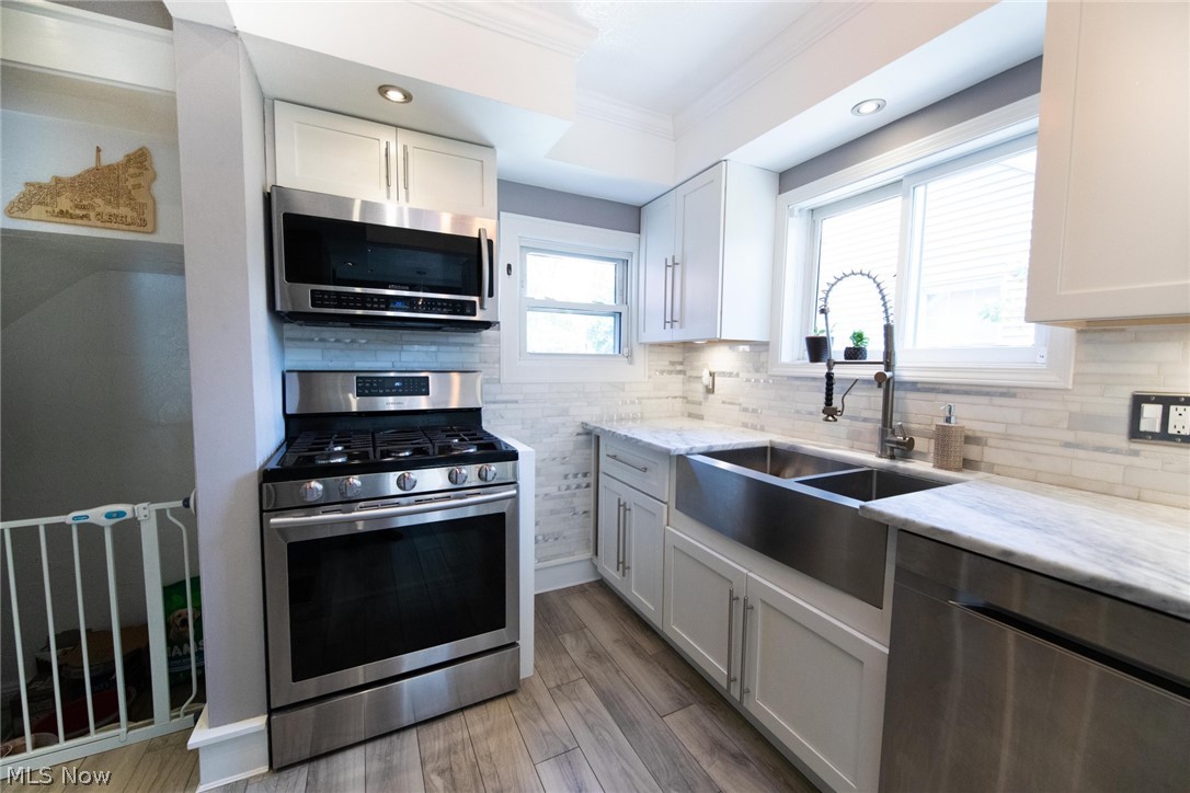 4658 Anderson Road Cleveland, OH 44121 - Photo 6 of 35