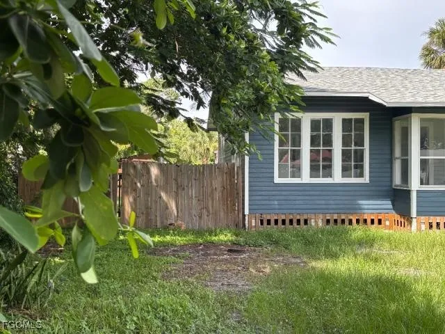 a view of house with a yard