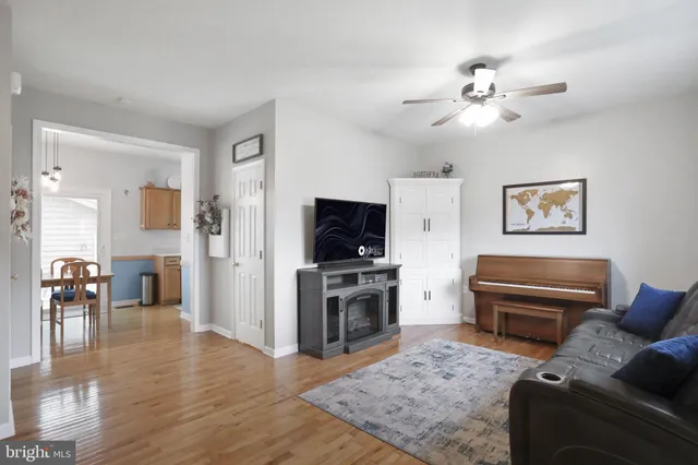 $219,900 | 1976 Ashley Drive, Chambersburg, PA 17201