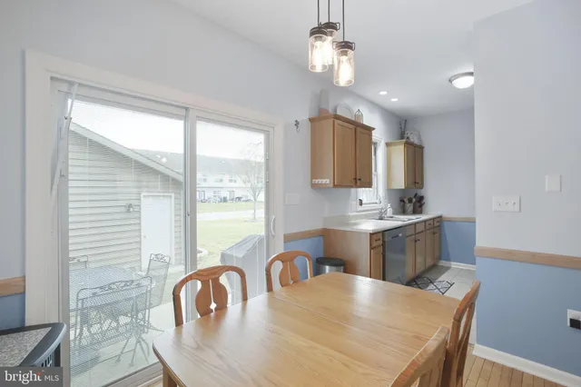 $219,900 | 1976 Ashley Drive, Chambersburg, PA 17201