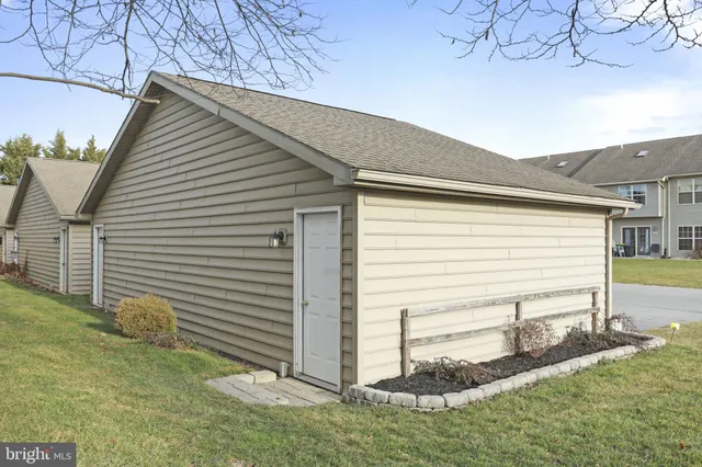 $219,900 | 1976 Ashley Drive, Chambersburg, PA 17201