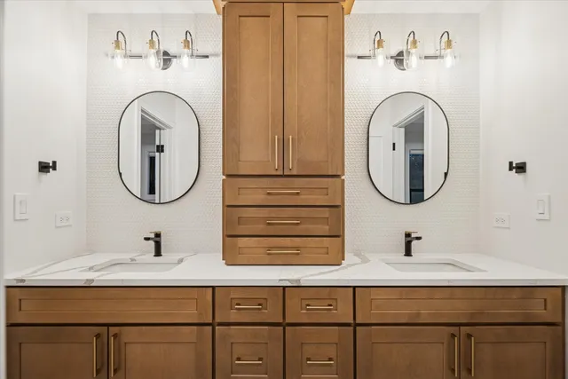 $1,599,900 | 284 Highland Avenue, Elmhurst, IL 60126