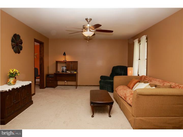 3302 Coventryville Road Pottstown, PA 19465 - Photo 4 of 21 Living Room