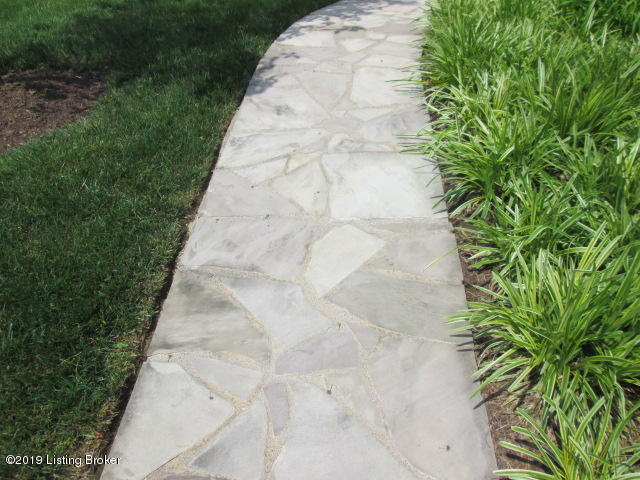 4611 Fox Run Road Louisville, KY 40207 - Photo 3 of 61 IMG_3789