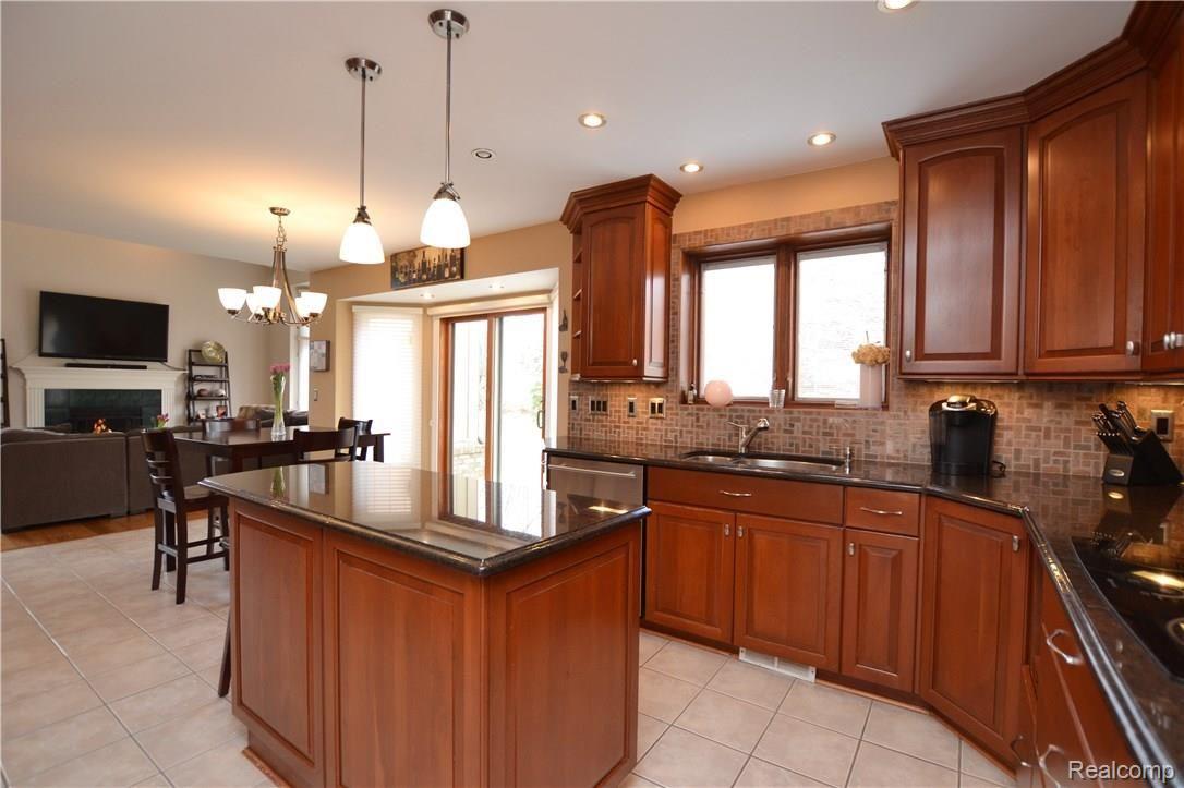 854 Dakota Court Rochester, MI 48307 - Photo 10 of 32 Granite