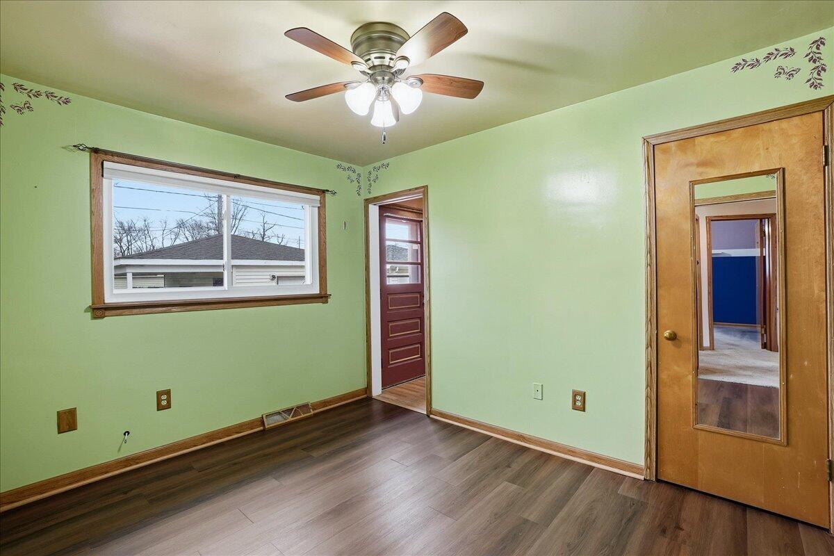 909 North Rensselaer Street Griffith, IN 46319 - Photo 13 of 32 1200x800