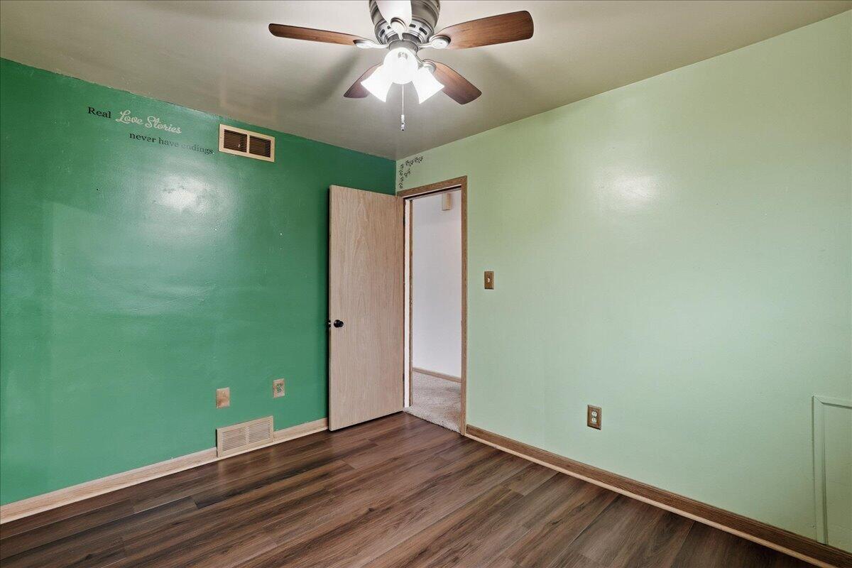 909 North Rensselaer Street Griffith, IN 46319 - Photo 14 of 32 1200x800