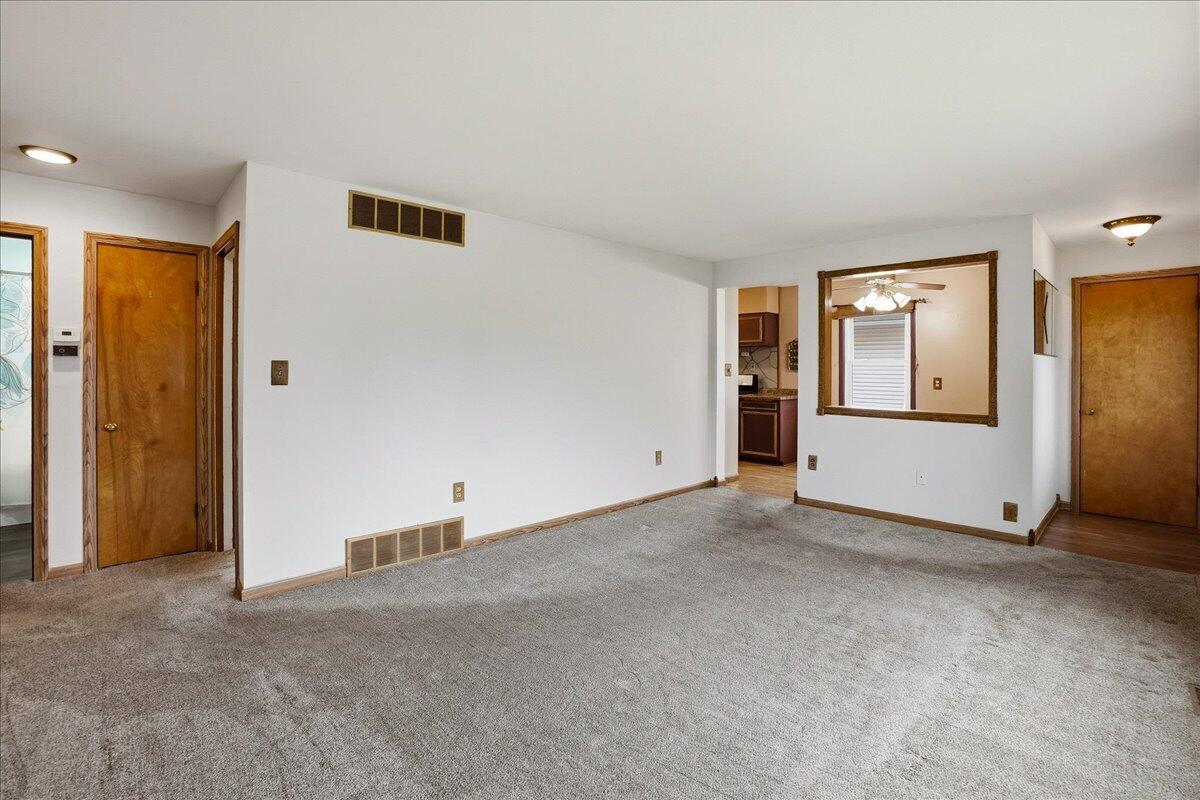 909 North Rensselaer Street Griffith, IN 46319 - Photo 4 of 32 1200x800