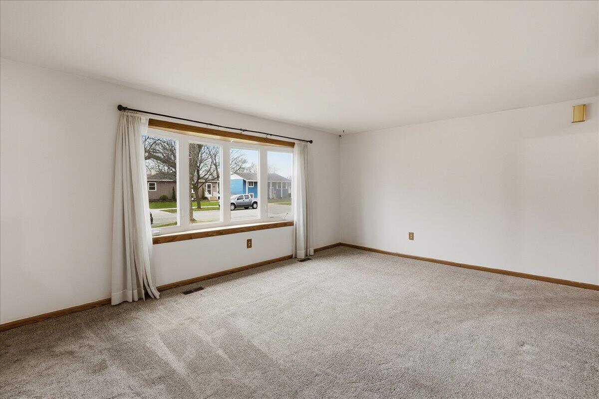 909 North Rensselaer Street Griffith, IN 46319 - Photo 5 of 32 1200x800