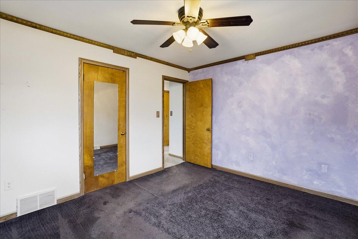 909 North Rensselaer Street Griffith, IN 46319 - Photo 8 of 32 1200x800