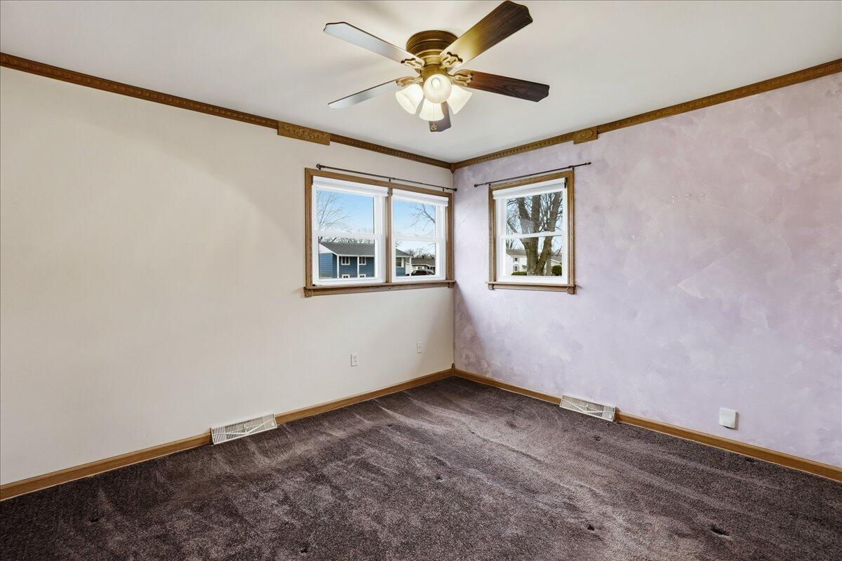 909 North Rensselaer Street Griffith, IN 46319 - Photo 9 of 32 1200x800