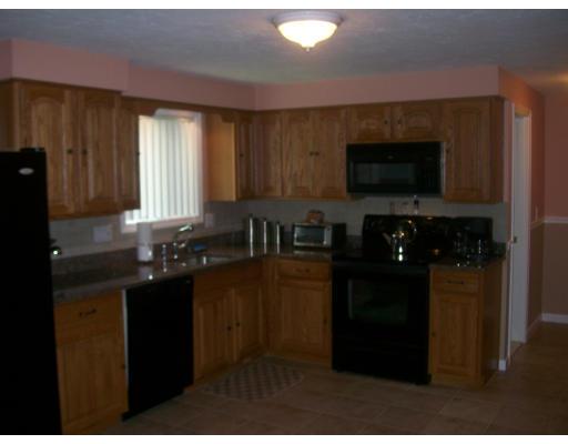 4 Hoover Road, Unit 4 Walpole, MA 02081 - Photo 3 of 7 Gallery Image 3