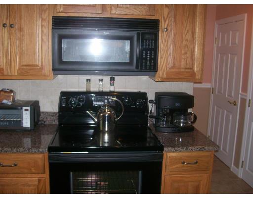 4 Hoover Road, Unit 4 Walpole, MA 02081 - Photo 4 of 7 Gallery Image 4