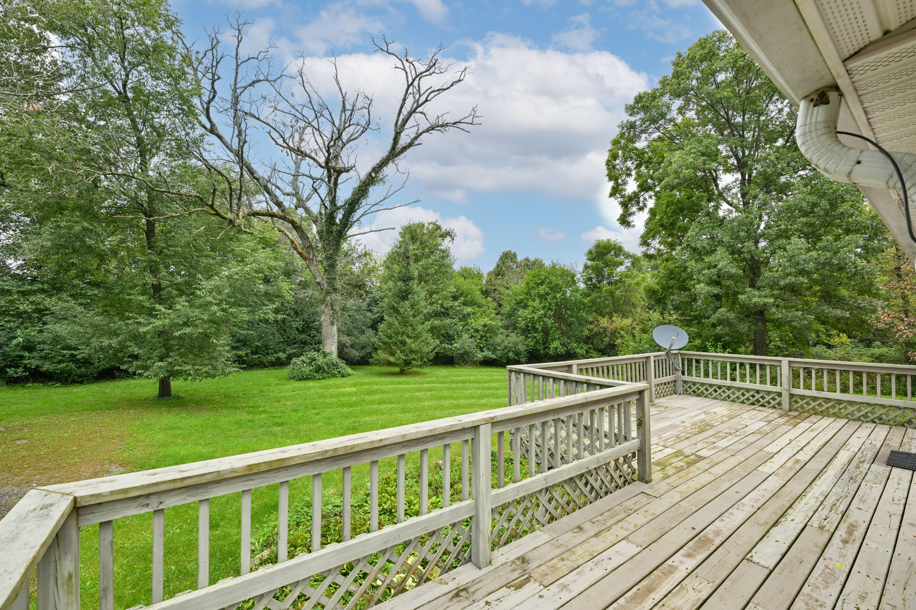 W6758 Bluff Road La Grange, WI 53190 - Photo 27 of 40 Large Deck