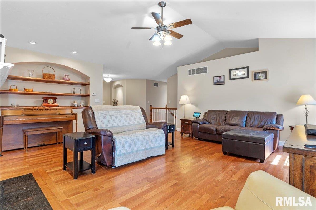 5308 Jaeger Drive Springfield, IL 62711 - Photo 9 of 43