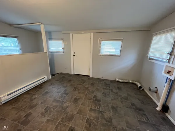 $1,175 | 1527 North Chester Avenue, Indianapolis, IN 46201