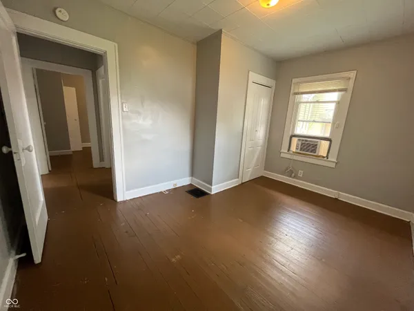 $1,175 | 1527 North Chester Avenue, Indianapolis, IN 46201