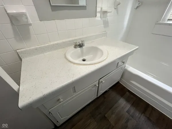 $1,175 | 1527 North Chester Avenue, Indianapolis, IN 46201