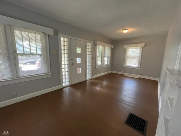 $1,175 | 1527 North Chester Avenue, Indianapolis, IN 46201