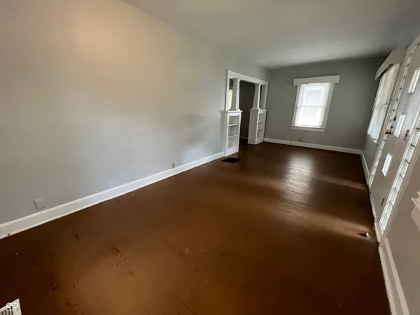 $1,175 | 1527 North Chester Avenue, Indianapolis, IN 46201