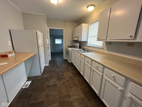 $1,175 | 1527 North Chester Avenue, Indianapolis, IN 46201
