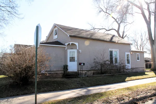 $164,900 | 2339 Loomis Street, La Crosse, WI 54603