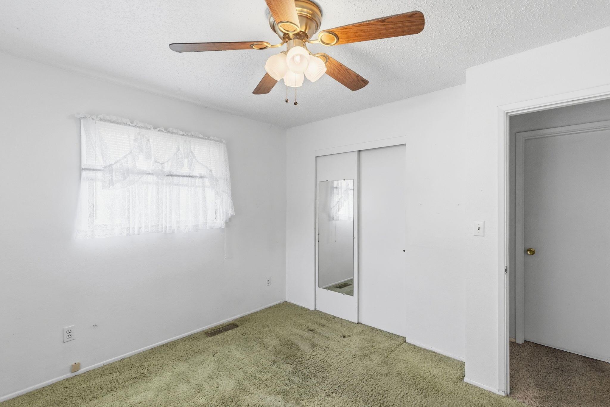 207 Holiday Lane Central Point, OR 97502 - Photo 10 of 38 Bedroom 2