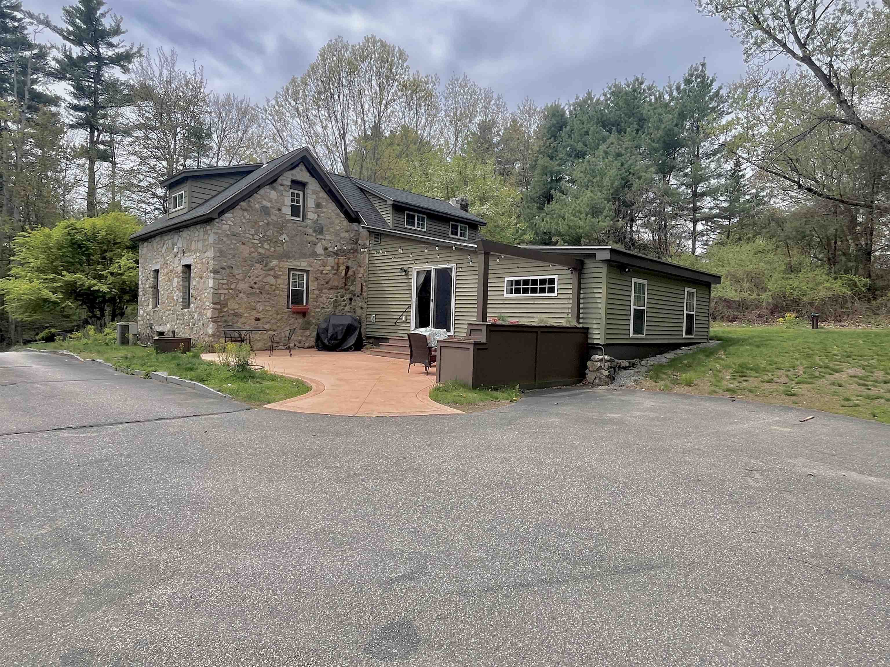 109 Ministerial Road Bedford, NH 03110 - Photo 5 of 49