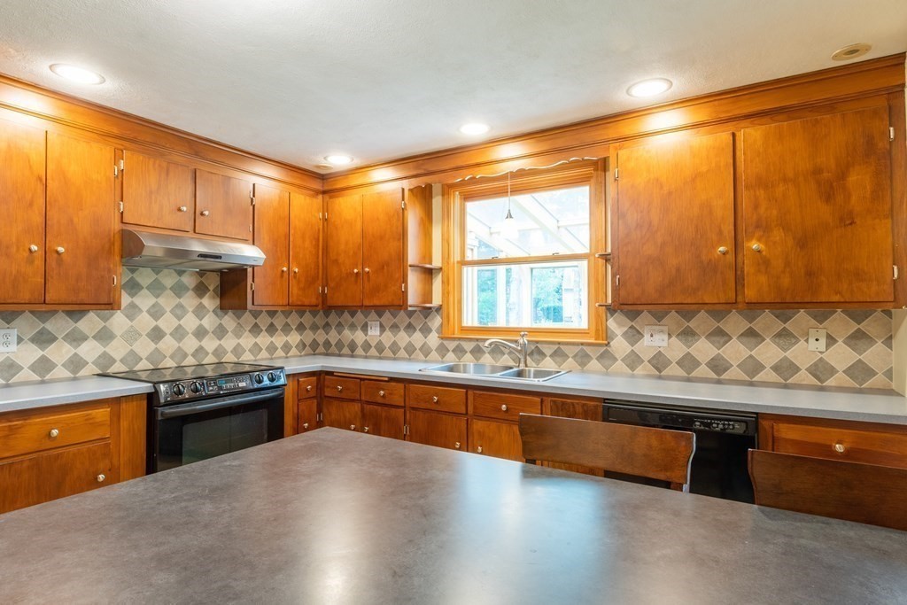 7 Grant Road Winchester, MA 01890 - Photo 13 of 39 Gallery Image 13