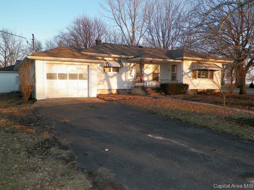 231 South Center Street Oneida, IL 61467 - Photo 1 of 31 Gallery Image 1