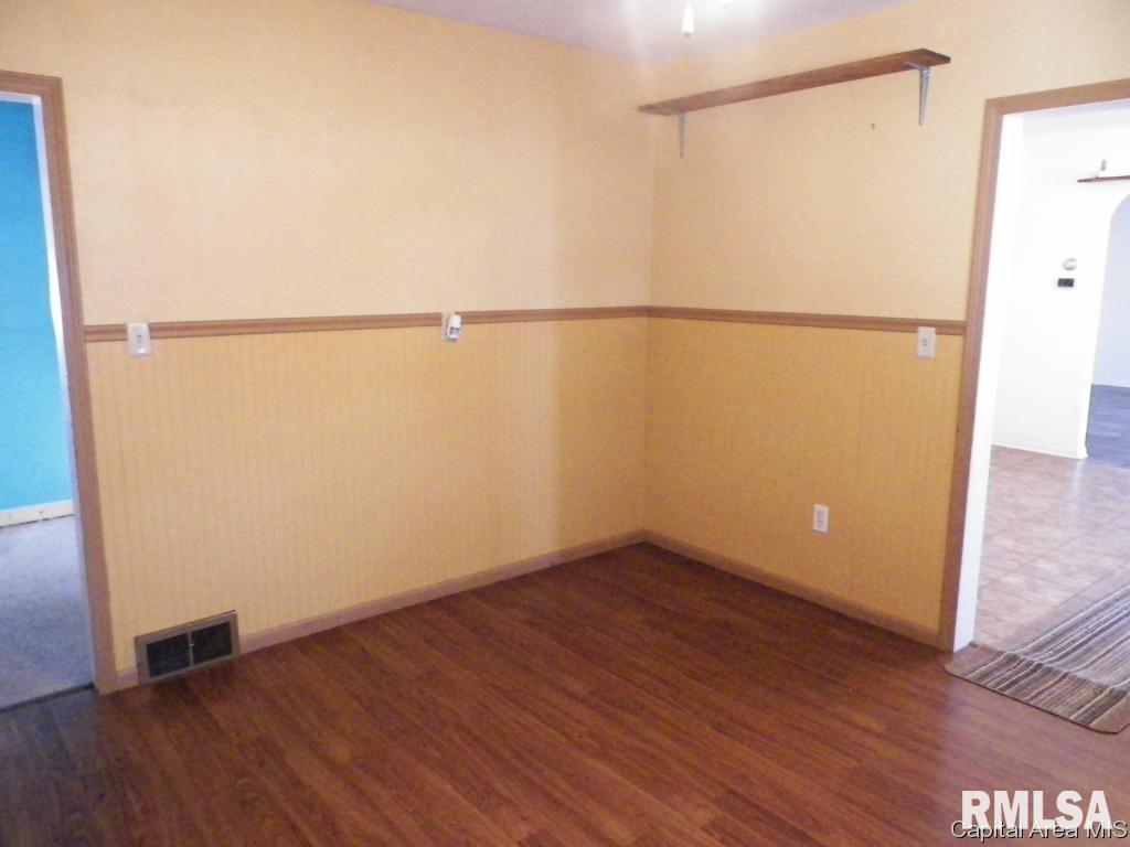 231 South Center Street Oneida, IL 61467 - Photo 14 of 31 Gallery Image 14