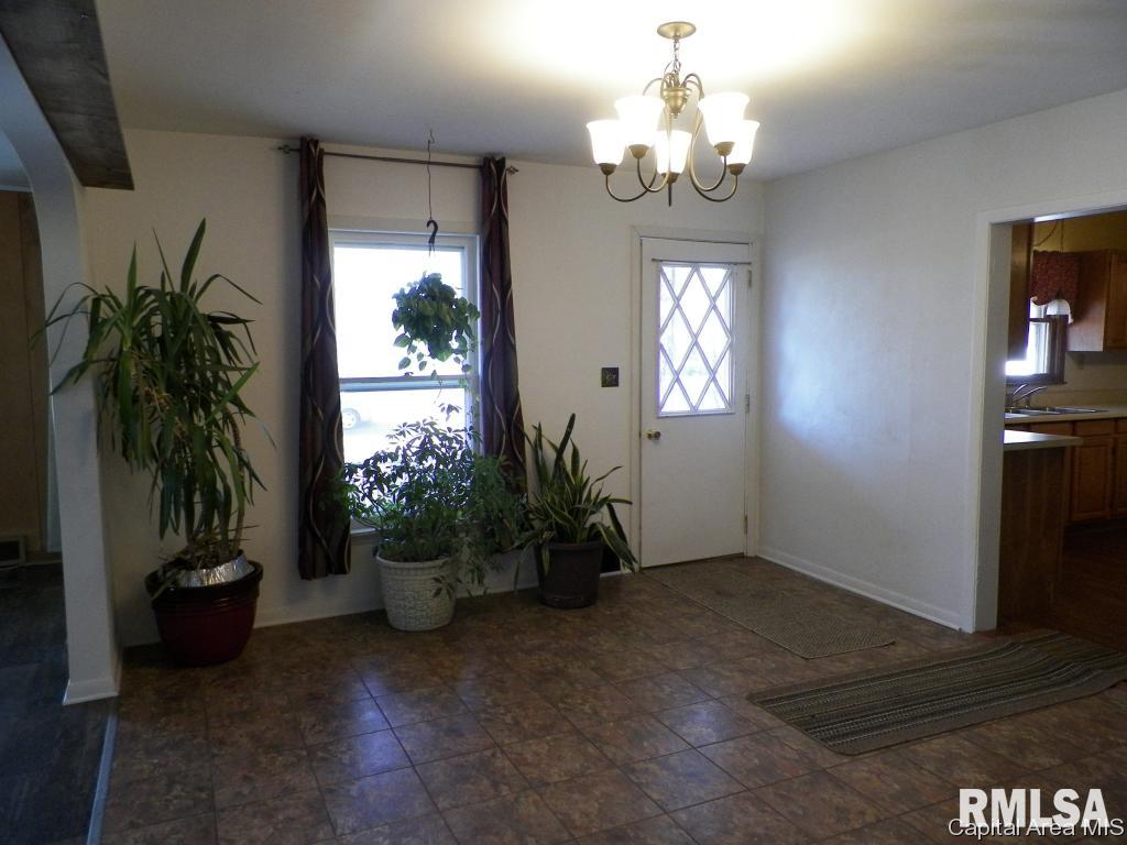 231 South Center Street Oneida, IL 61467 - Photo 4 of 31 Gallery Image 4