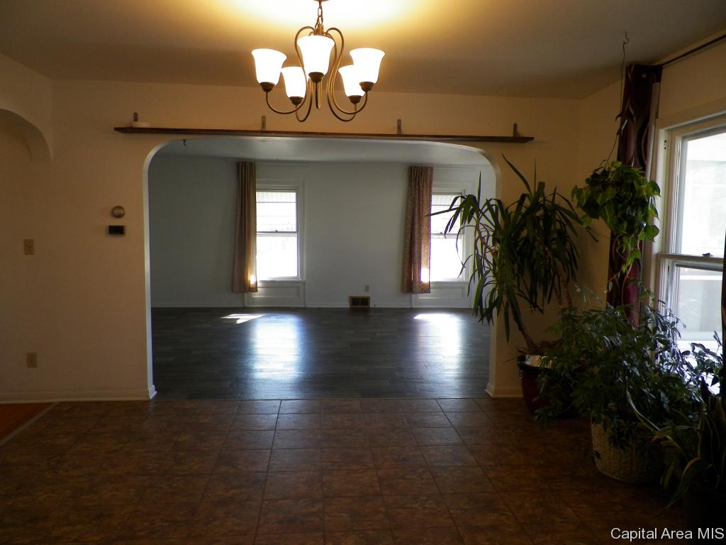 231 South Center Street Oneida, IL 61467 - Photo 5 of 31 Gallery Image 5