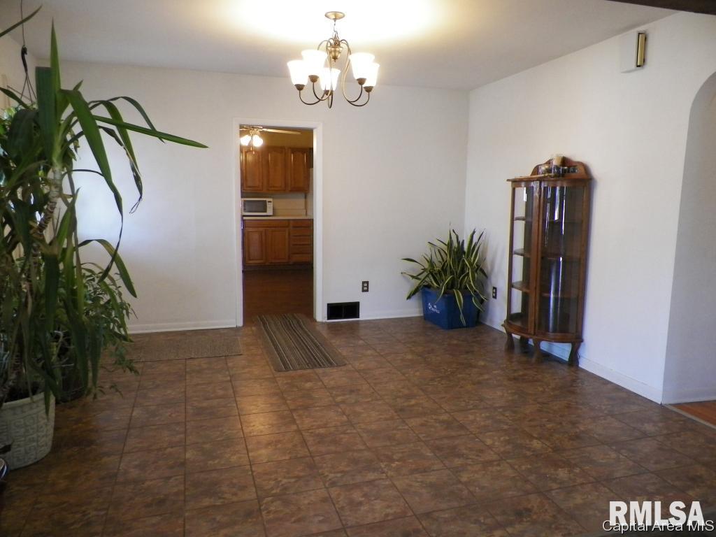 231 South Center Street Oneida, IL 61467 - Photo 6 of 31 Gallery Image 6