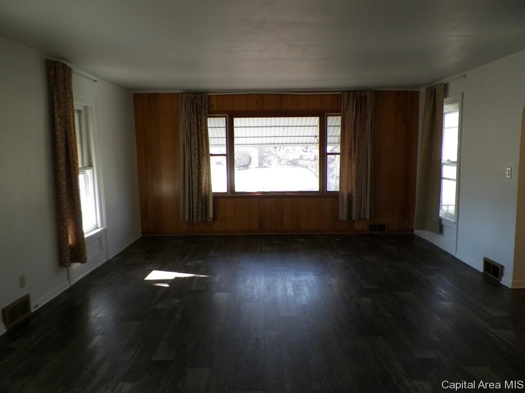 231 South Center Street Oneida, IL 61467 - Photo 9 of 31 Gallery Image 9