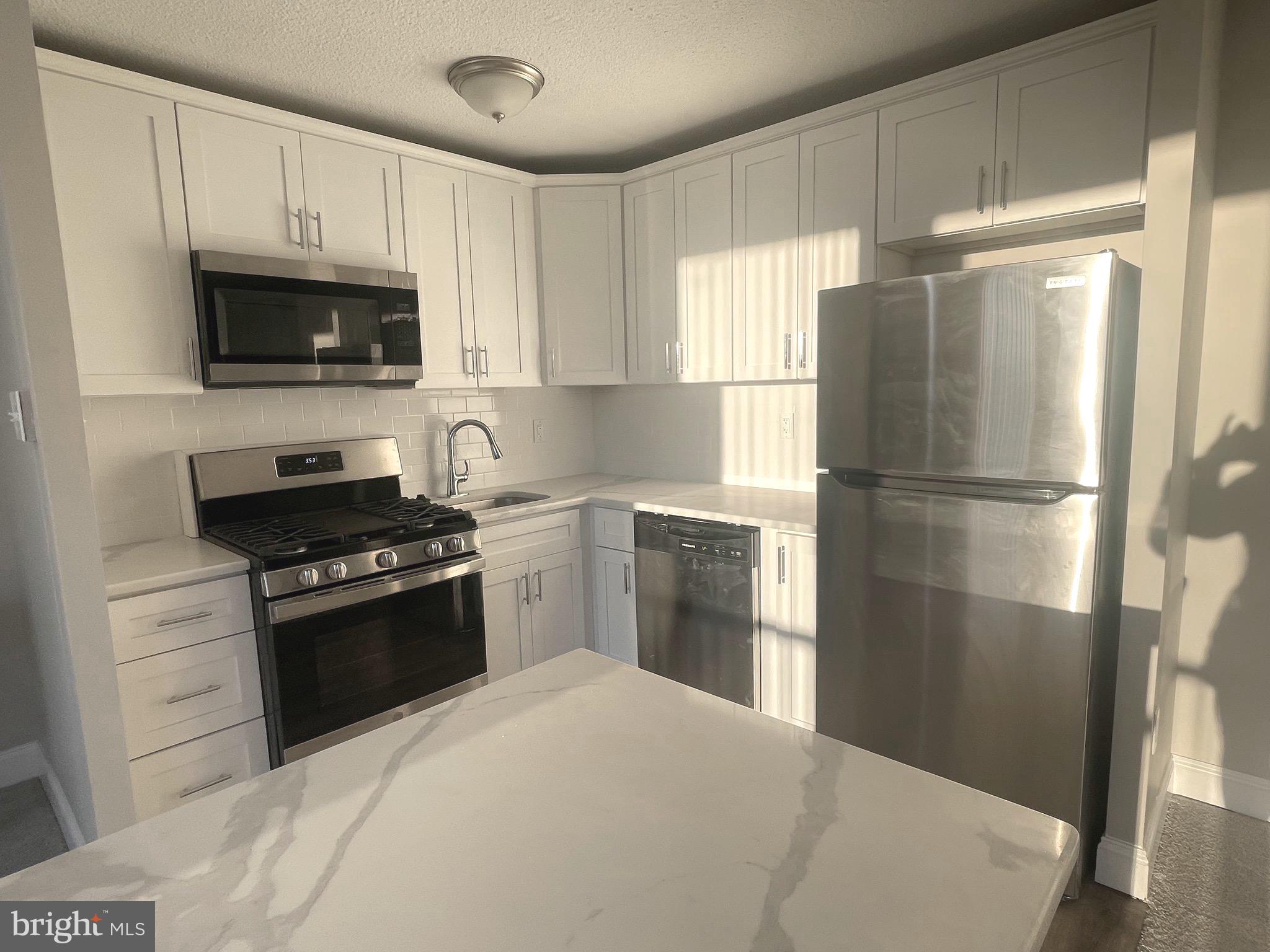 2016 Naamans Road, Unit 10F Wilmington, DE 19810 - Photo 14 of 33 All new stainless Steel appliances