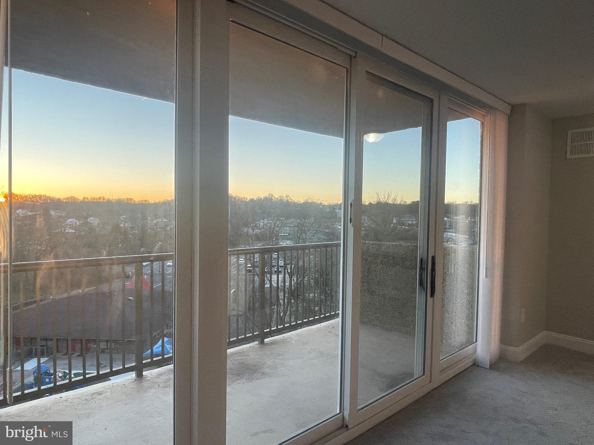 2016 Naamans Road, Unit 10F Wilmington, DE 19810 - Photo 17 of 33 Large Balcony