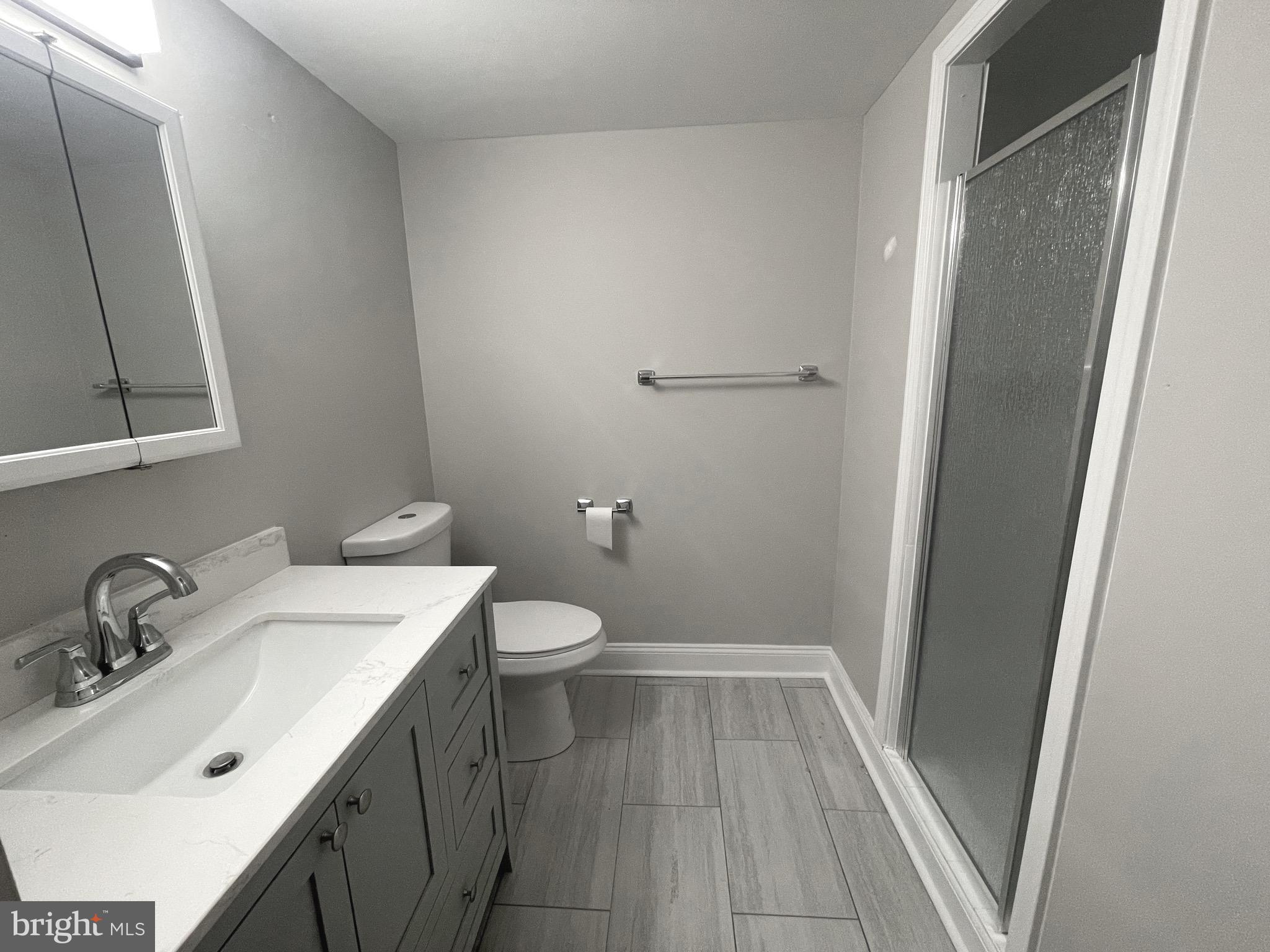 2016 Naamans Road, Unit 10F Wilmington, DE 19810 - Photo 27 of 33 Master Bathroom